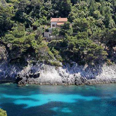 Secluded Fisherman's Cove Bacva, Korcula - 9475 *